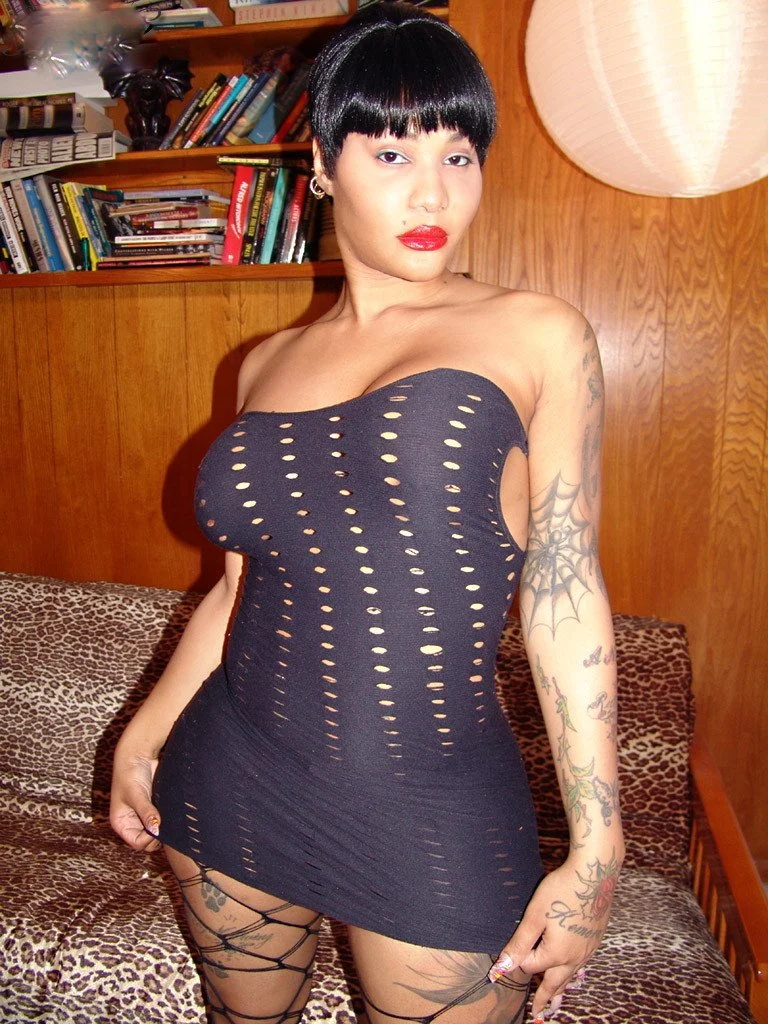 Big Booty Shemales and Trannies Escorts Prostitutes (Throwback) image 24