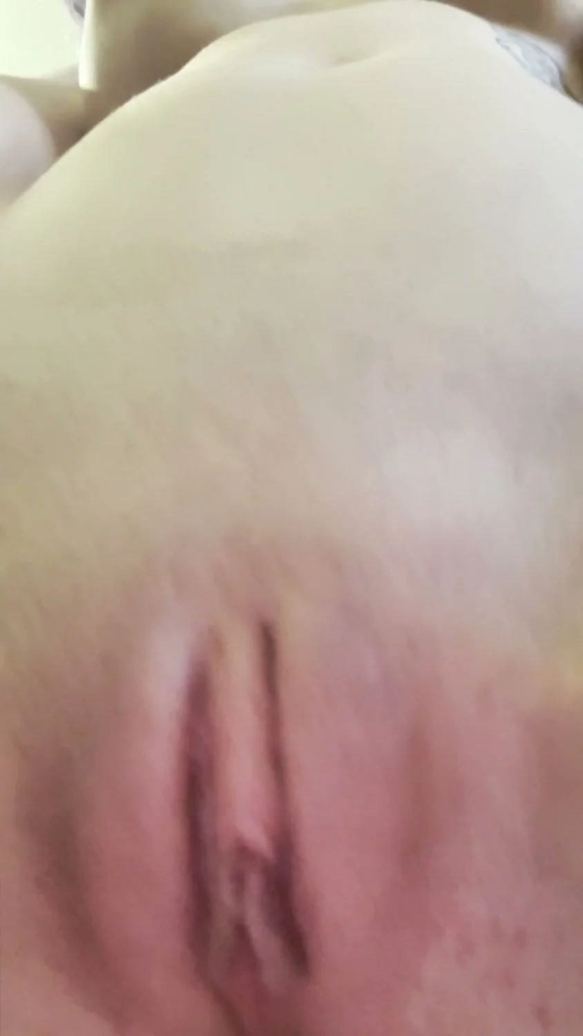 🔞 perfect ass tight slut moaning shaved pussy nude 🍑💦 OF image 4