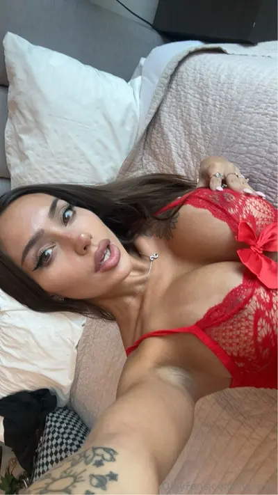 𝕊𝖎𝕊𝖎 尺σ𝓈ℰ🌹🔥 cover image