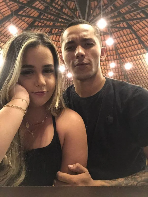 Loira gostosa caiu na net sentando pro namorado magrelo. Putinha vazada main image