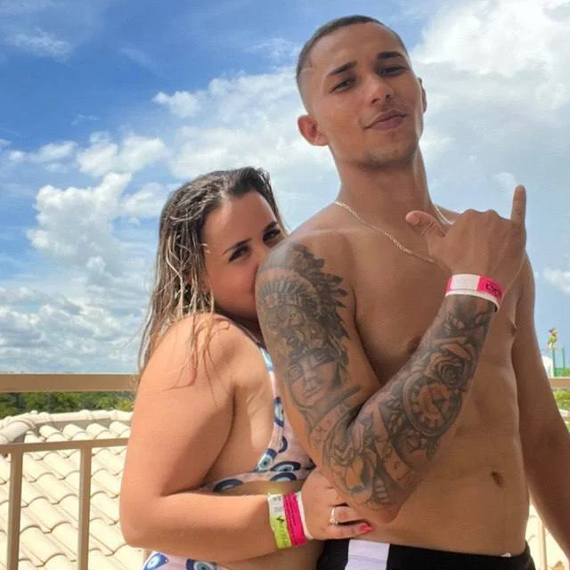 Loira gostosa caiu na net sentando pro namorado magrelo. Putinha vazada image 3