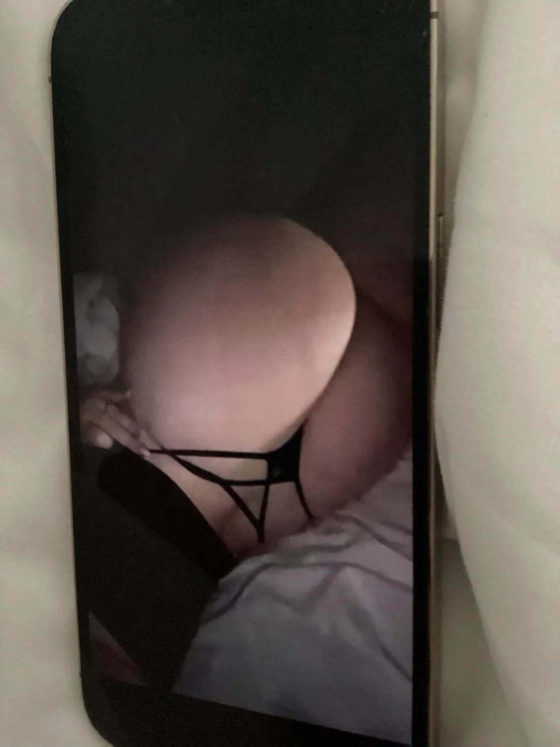 Latina Moldovan slut fucks herself image 15
