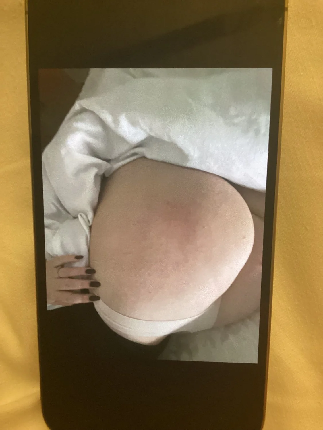 Latina Moldovan slut fucks herself image 17