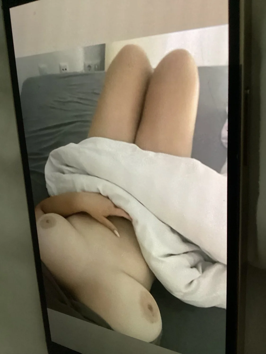 Latina Moldovan slut fucks herself image 19