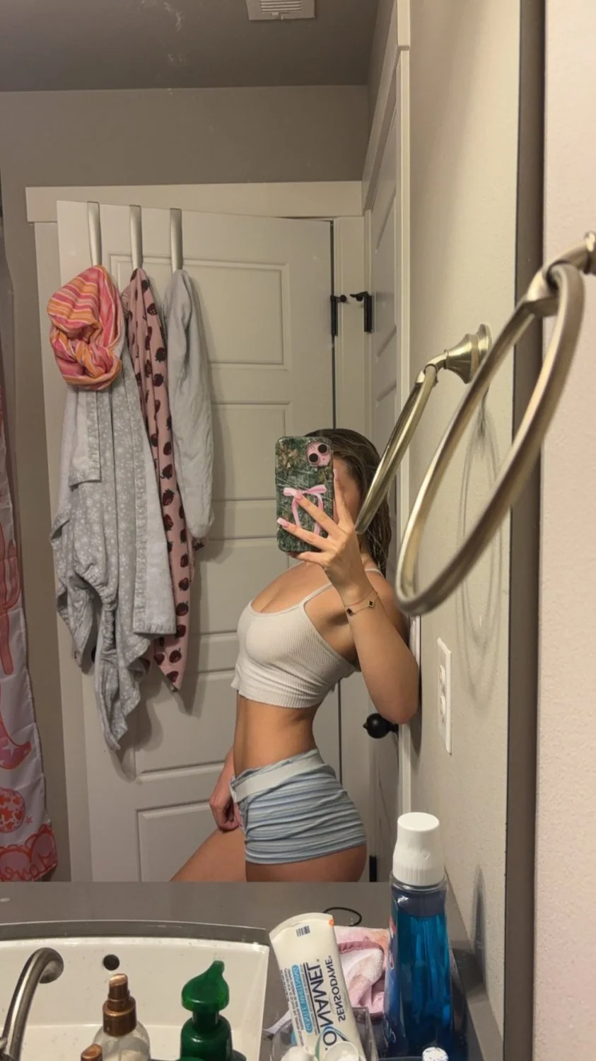 College blonde emie leak image 14