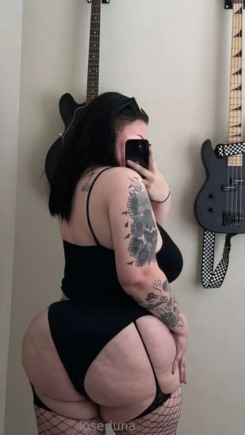 Goth ThickWife image 3