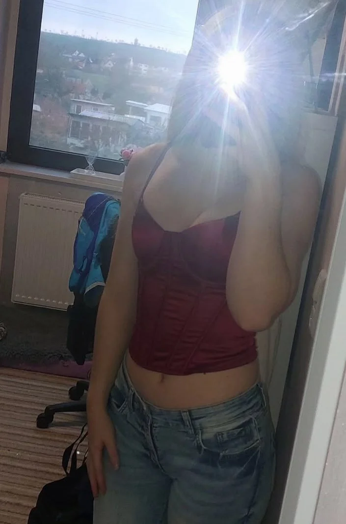German Melissa loves to show bikini image 7