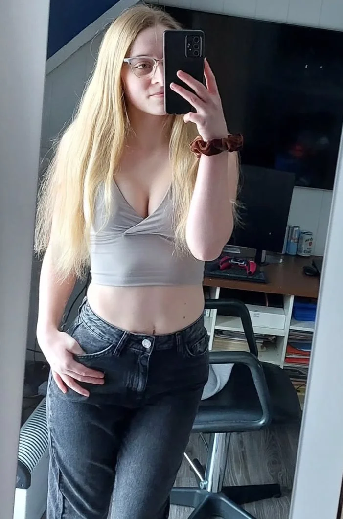 German Melissa loves to show bikini image 8