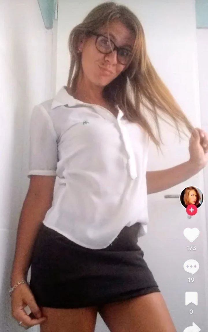 Aporte: Encontré un video de mi madre haciendo un striptease para un canal main image