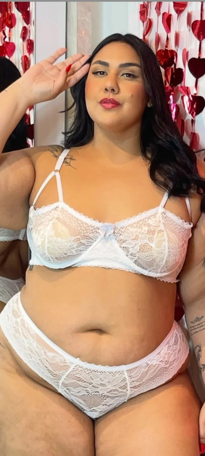 Dona de loja de lingerie safada main image