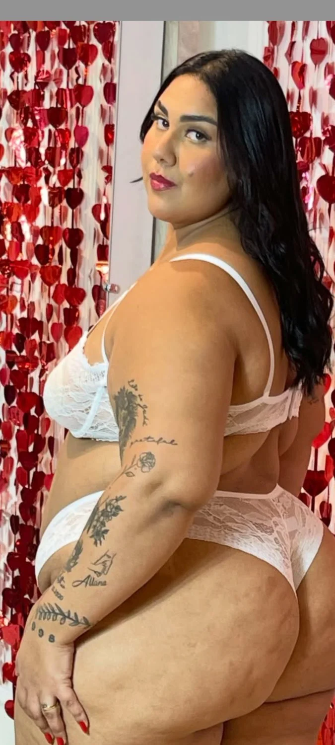 Dona de loja de lingerie safada image 2