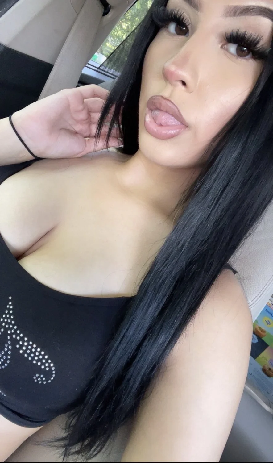 Pink pussy Latina image 3