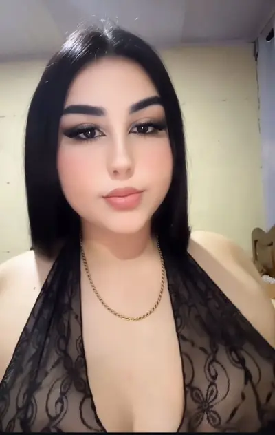 Krys deliciosa expuesta cover image