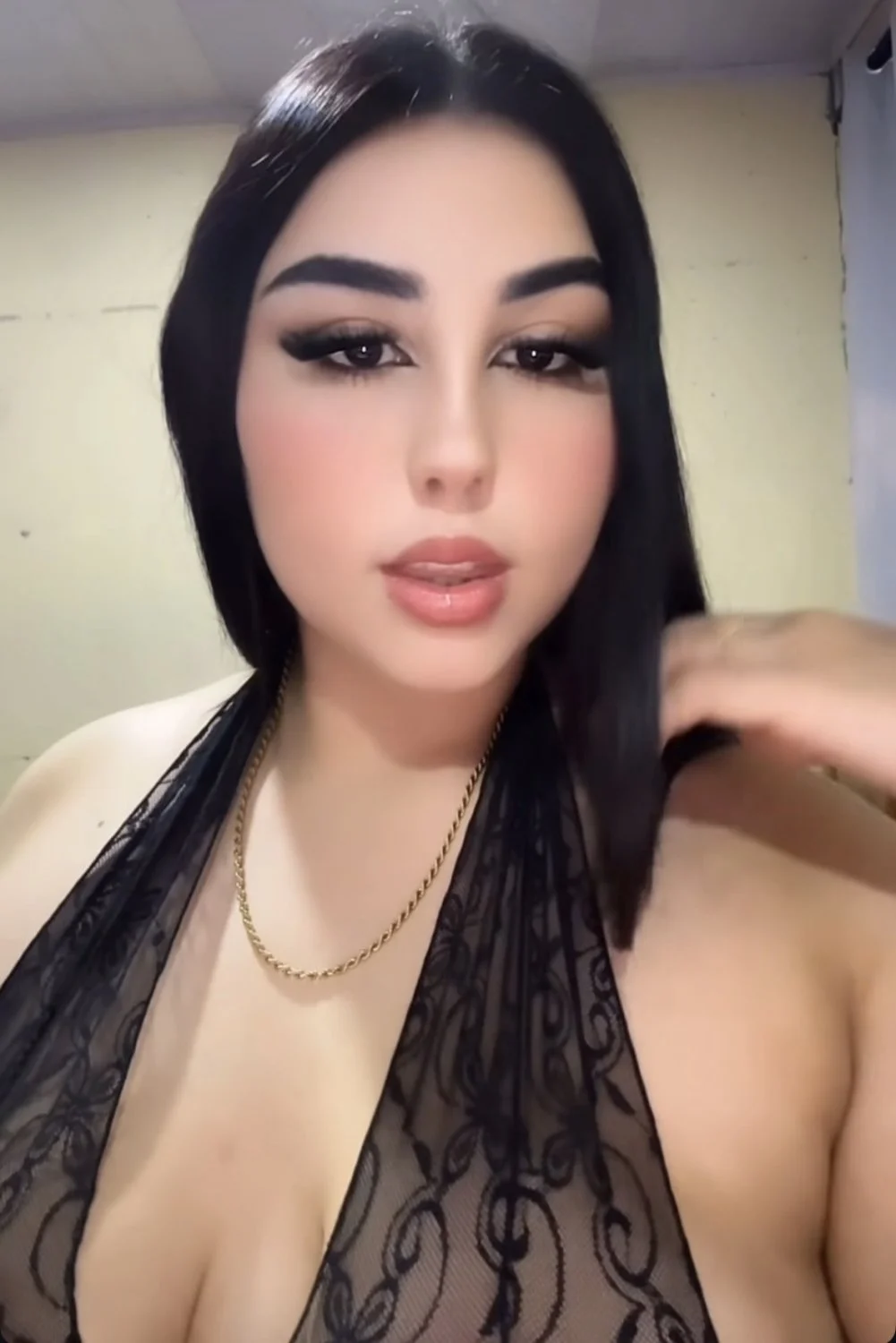 Krys deliciosa expuesta image 13