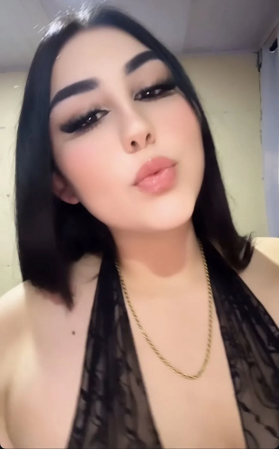 Krys deliciosa expuesta image 15