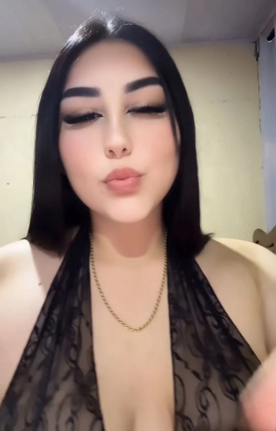 Krys deliciosa expuesta image 19