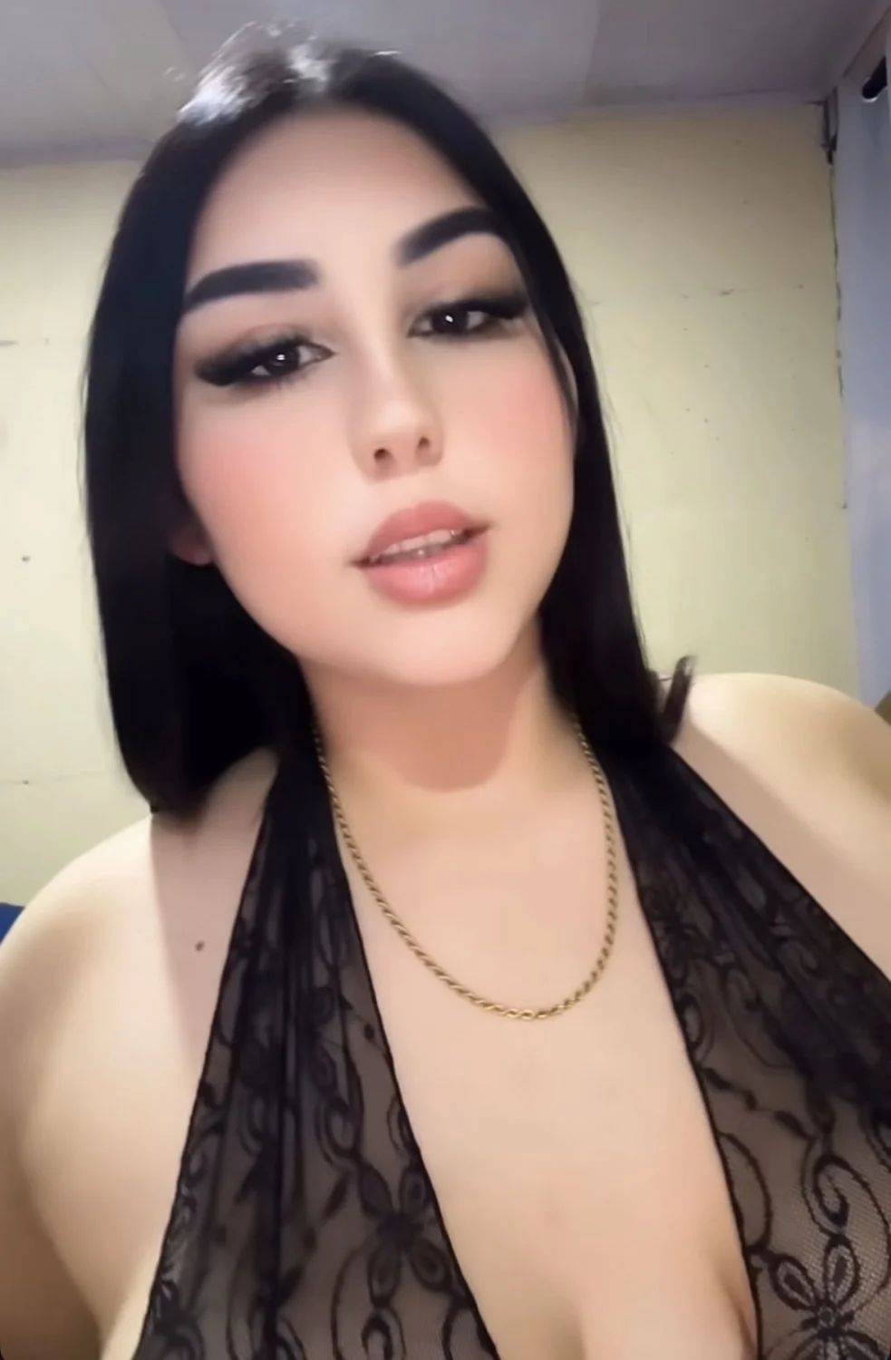 Krys deliciosa expuesta image 9