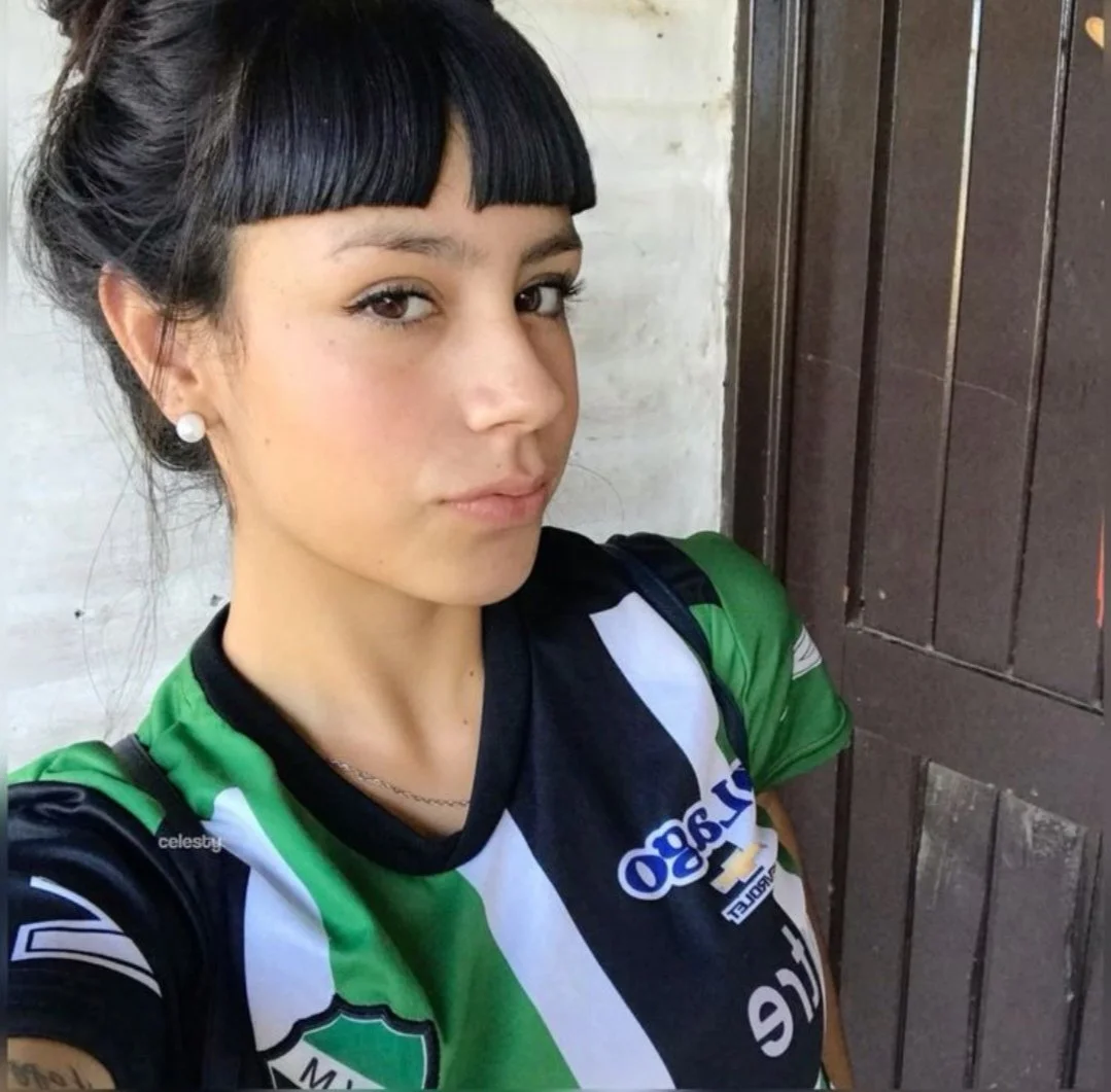 Pendeja hermosa se deja hacer el orto image 2