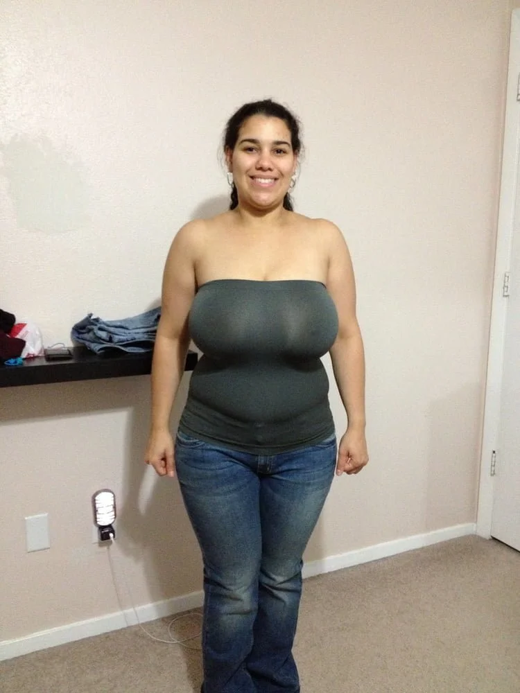 Cubana con enormes Tetas image 12