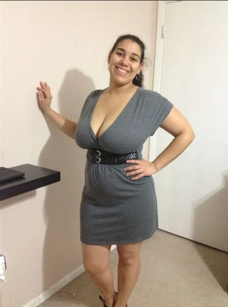 Cubana con enormes Tetas image 6