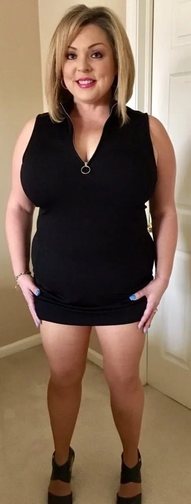 Realtor with a huge rack!!!! Damn!!🤤🤤🔥🔥 image 14