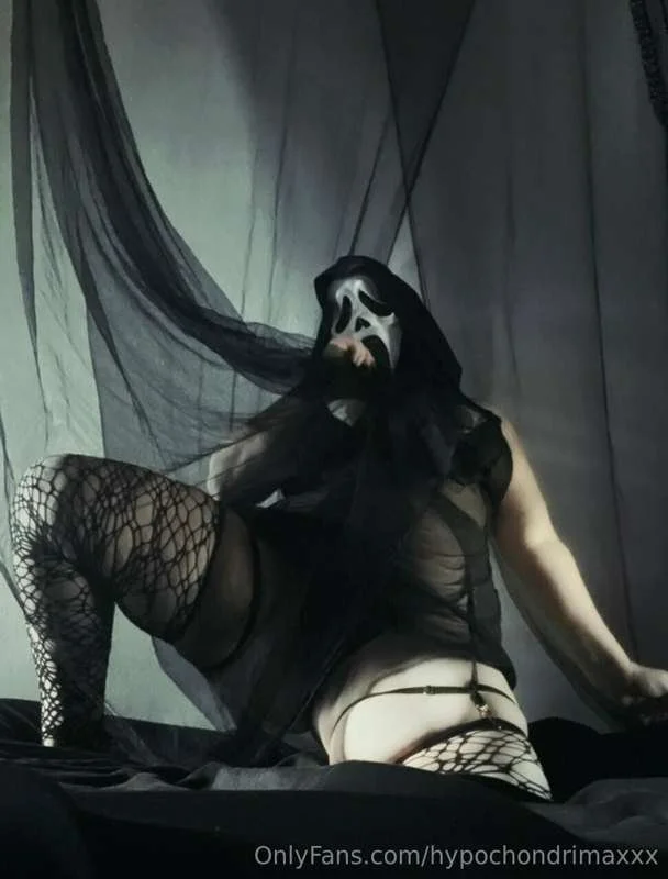 The Alt Goth TikTok Creator That Went Viral While Filming At Work image 4