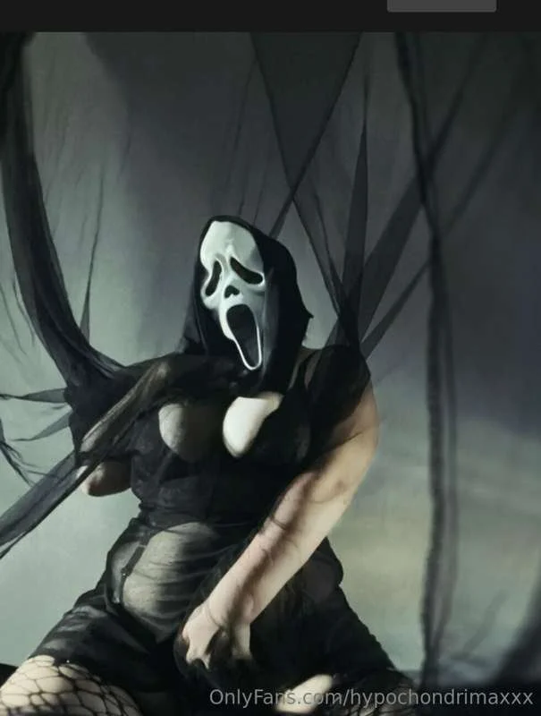 The Alt Goth TikTok Creator That Went Viral While Filming At Work image 5