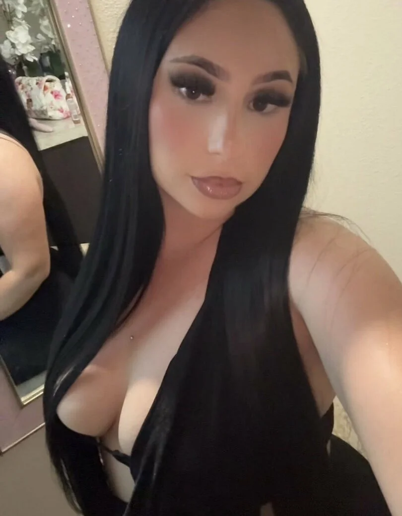 Latina Baddie Milf image 10