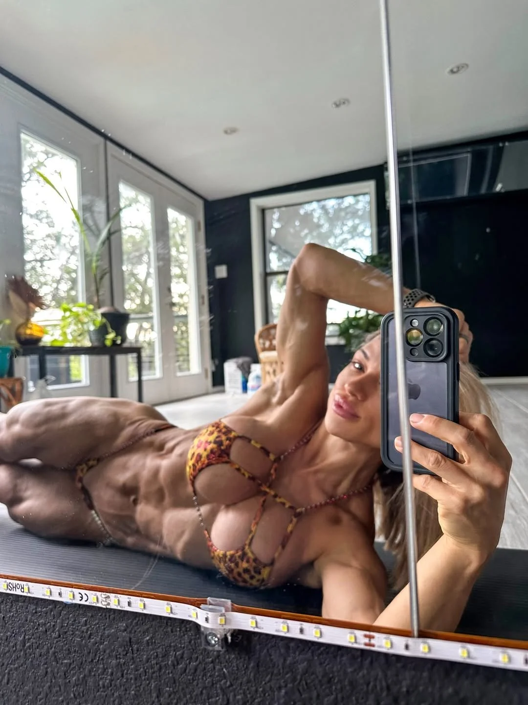 Pro IFBB Renee image 2