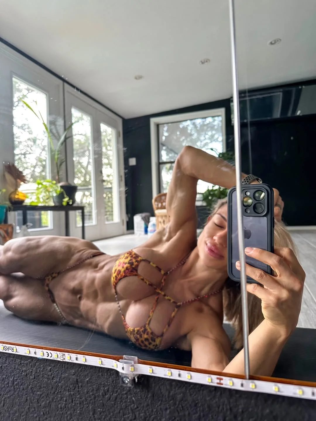 Pro IFBB Renee image 4