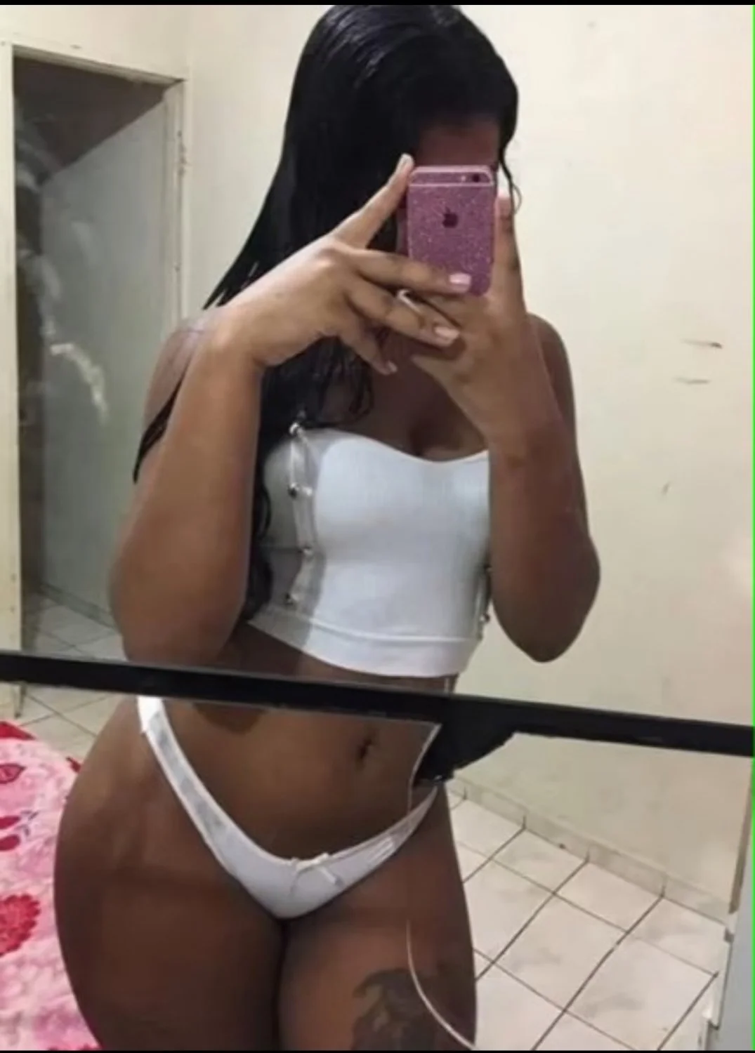 Morena safada image 3