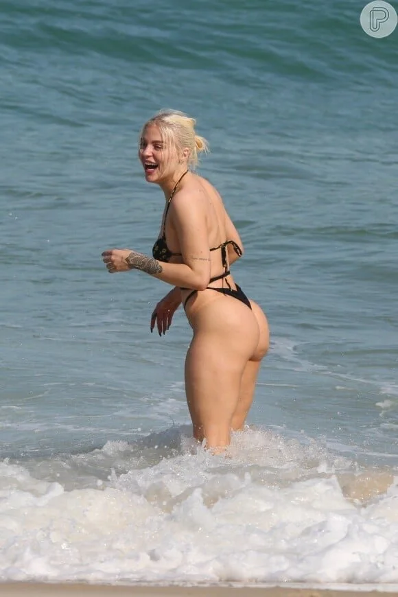 Luisa Sonza exibindo o rabo pros Paparazzi image 8