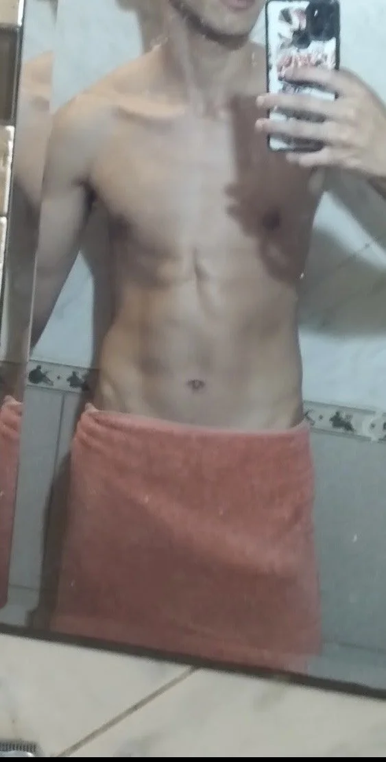 los flacos tenemos algo grande que presumir main image