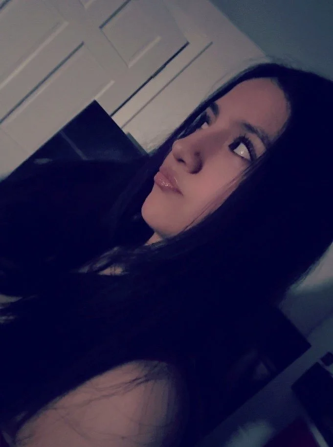 Petite latina image 2