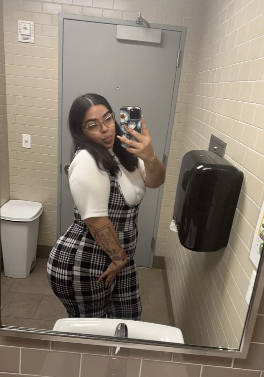Fine chubby Latina image 16
