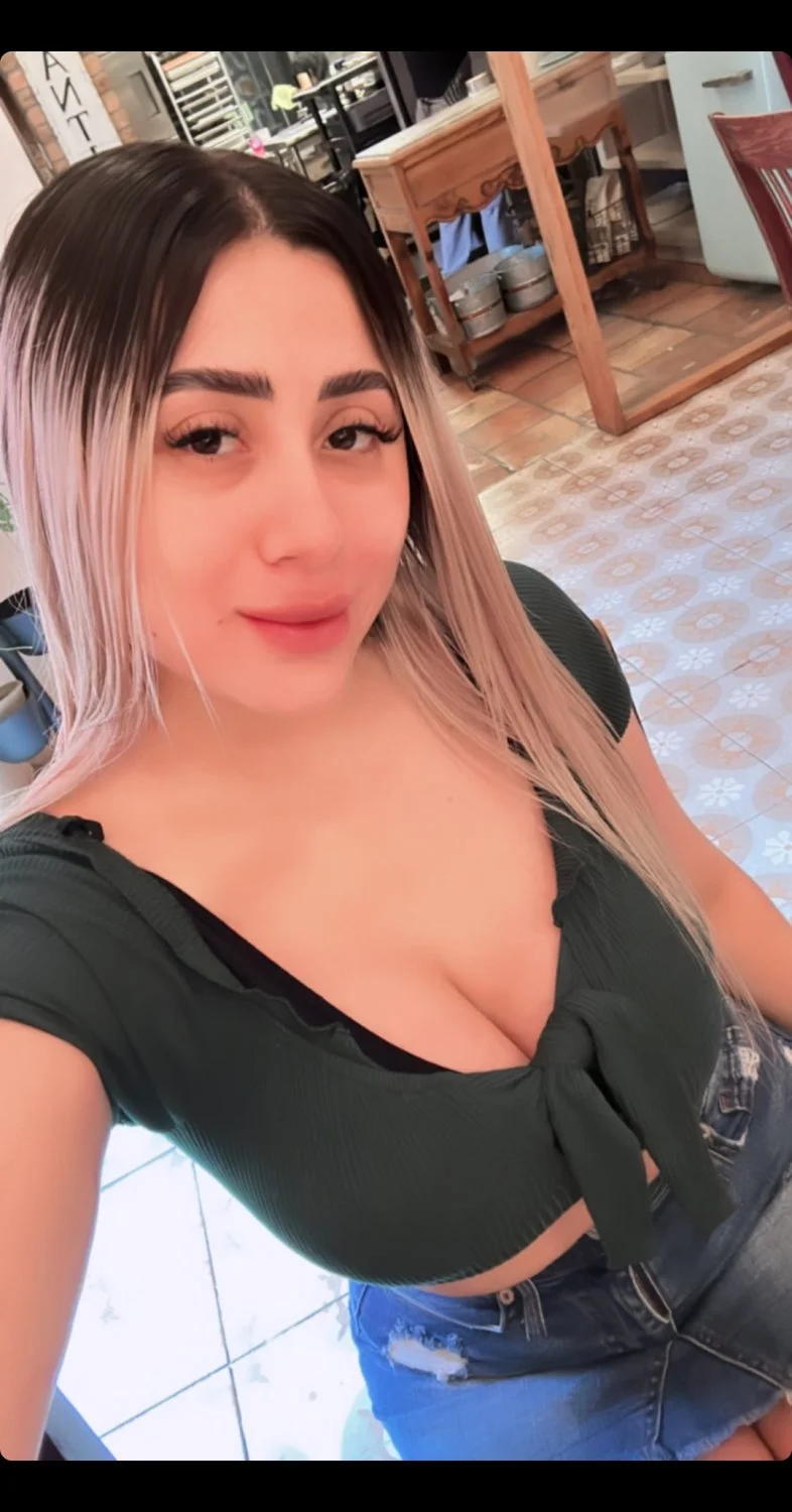 Yazbeth Escobar image 20