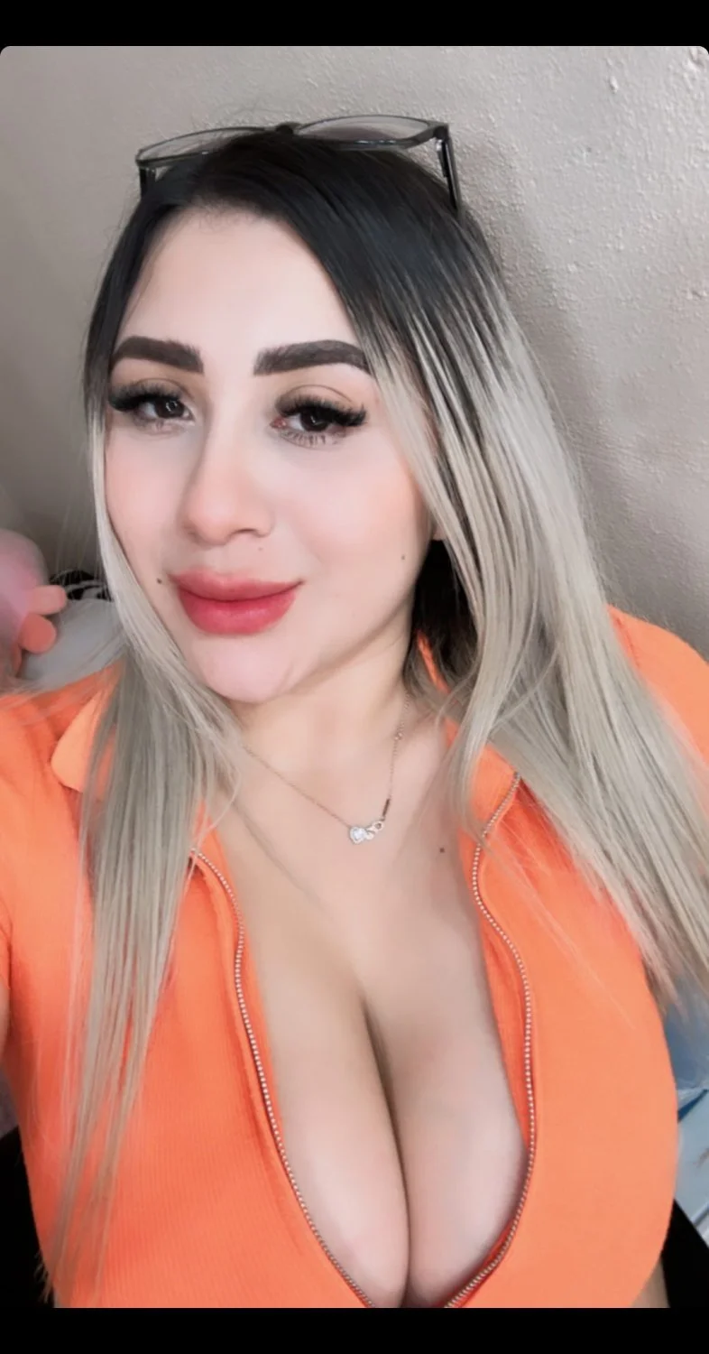 Yazbeth Escobar image 34