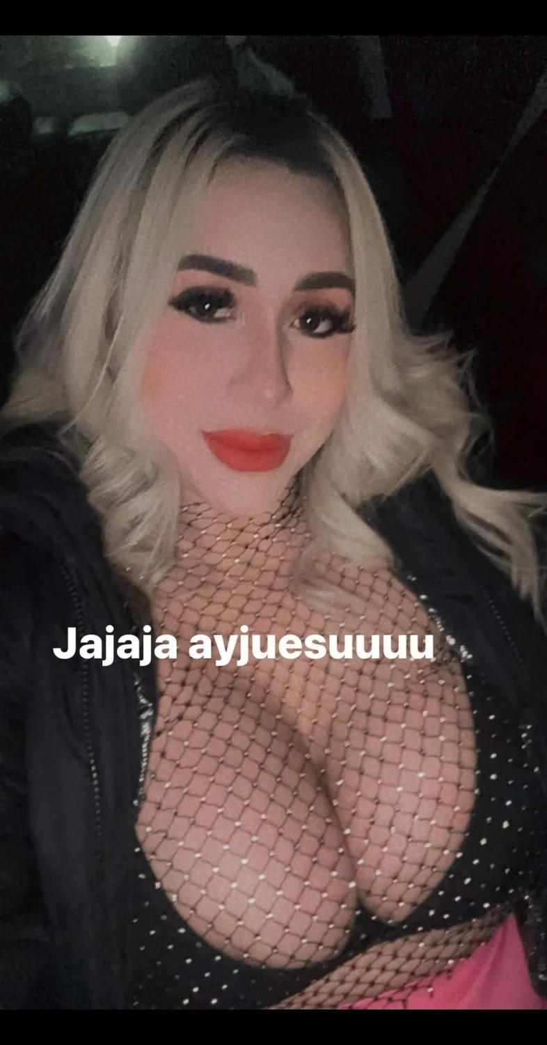 Yazbeth Escobar image 43