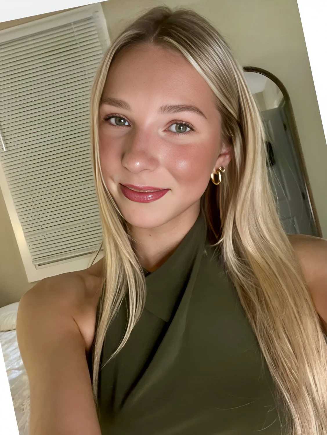 ANITA. Blonde University Student in London Ontario image 4