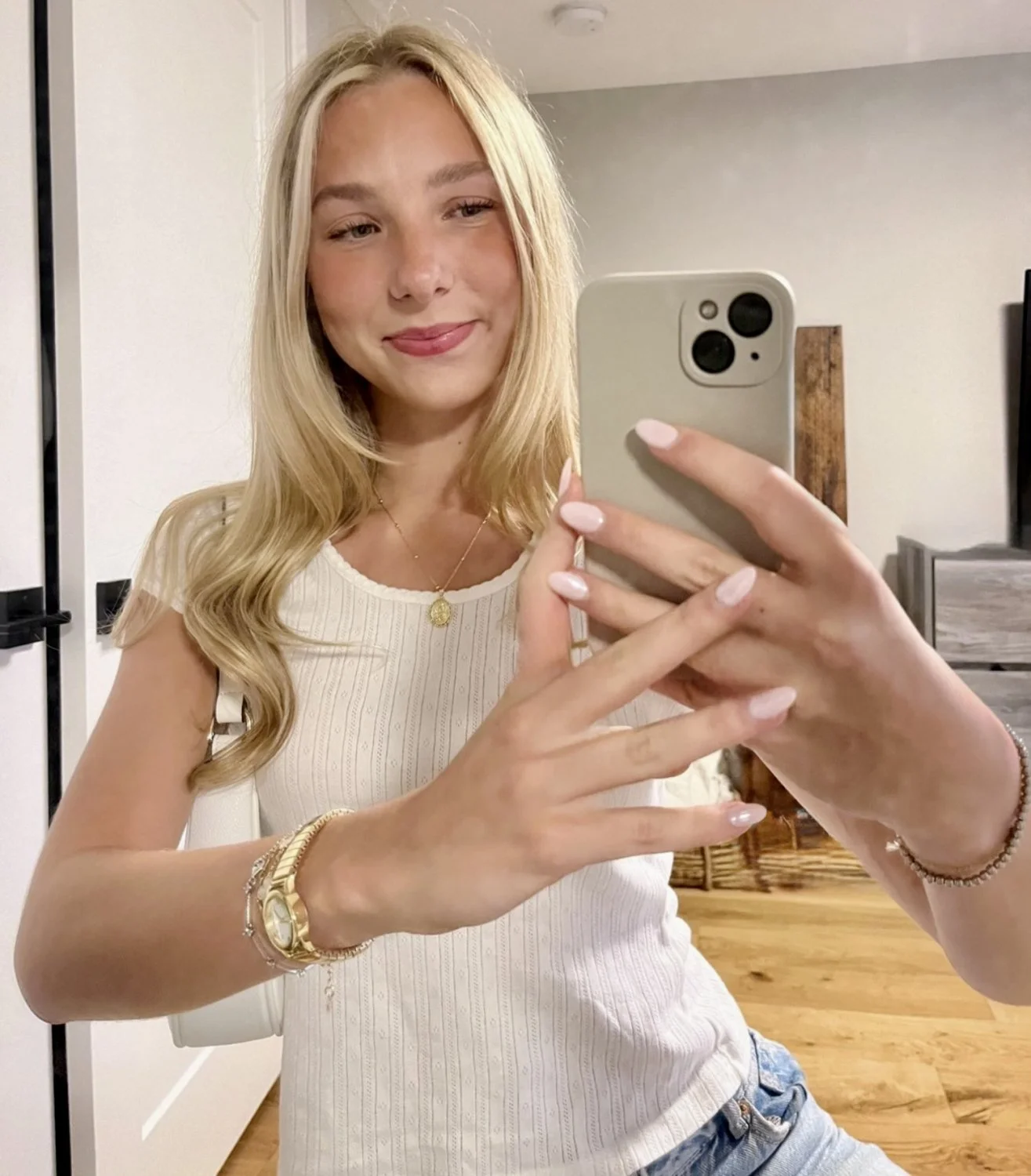 ANITA. Blonde University Student in London Ontario image 5