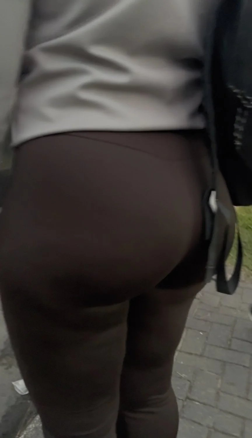 Flagra amador do maior e mais gostoso o rabo que eu já vi image 4