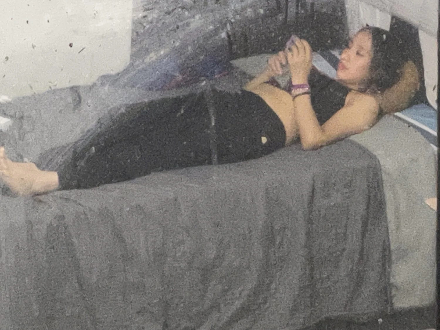 La hermandad de mi vecina tiene unas muy buenas tetas image 11