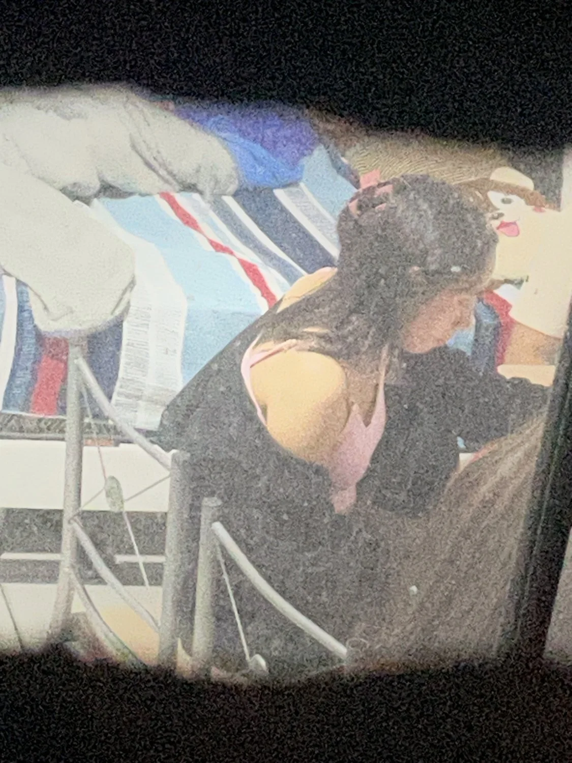 La hermandad de mi vecina tiene unas muy buenas tetas image 5