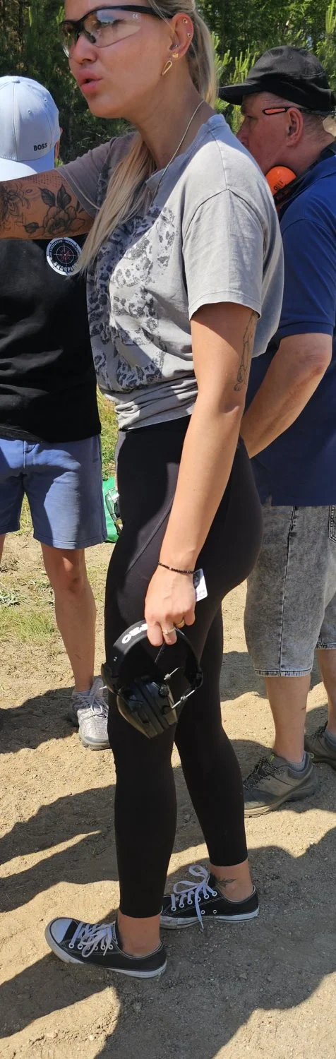Nice-looking babe at the shooting picnic 🤩😝 image 6