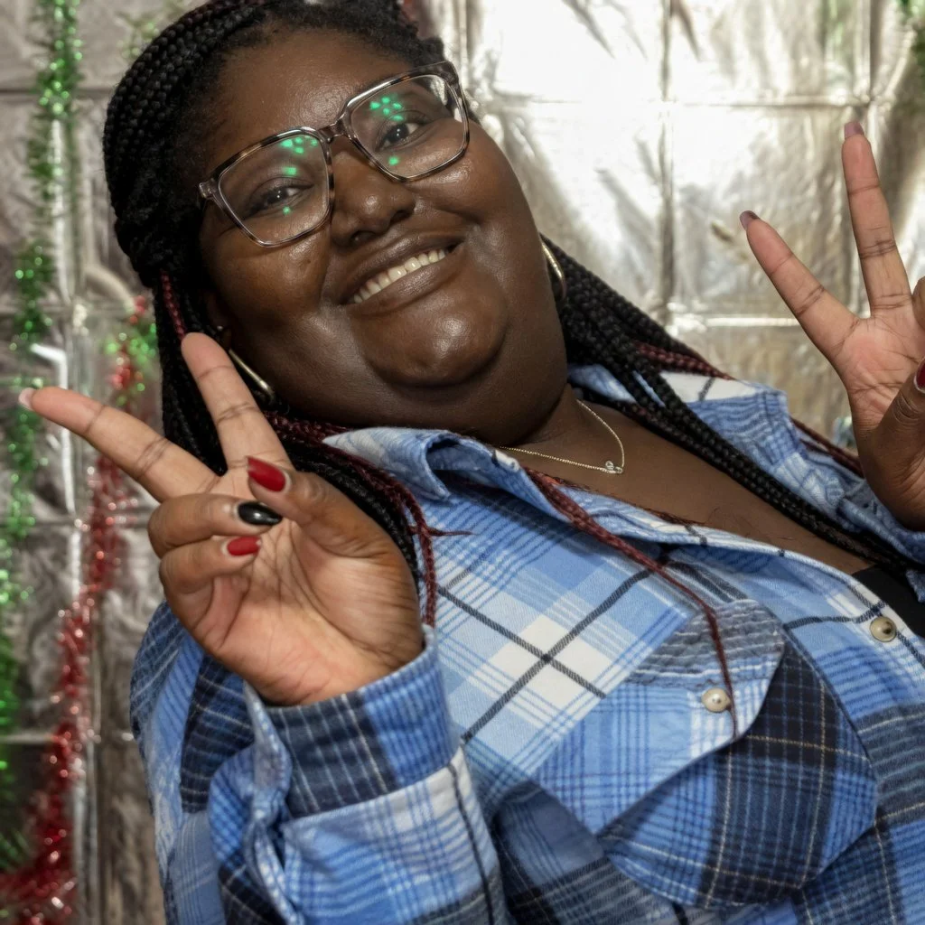 Fat Black auntie got a peter griffin chin and a tight bootyhole image 1