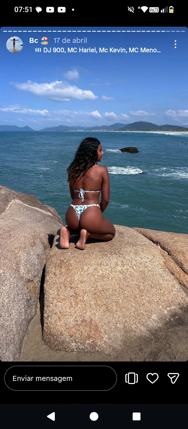Novinha Delicinha famosinha do insta foi para fezmsta na piscina 🤤😋🙈🔥😅 image 3