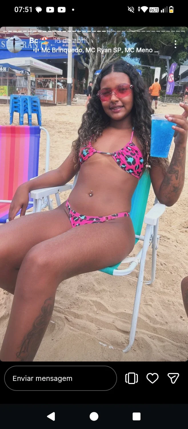 Novinha Delicinha famosinha do insta foi para fezmsta na piscina 🤤😋🙈🔥😅 image 4