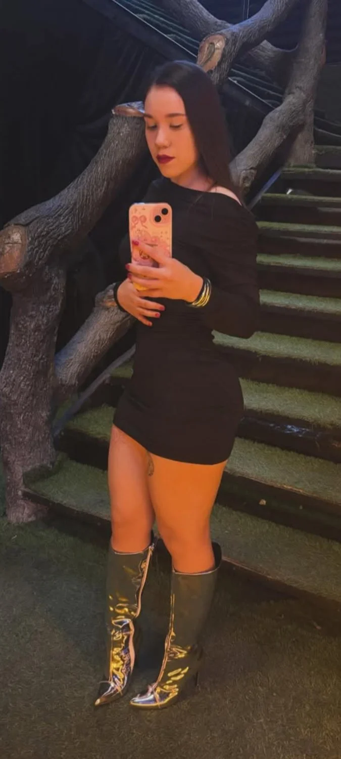 Hermosa puta wera con un culito de gym bien hecho image 12