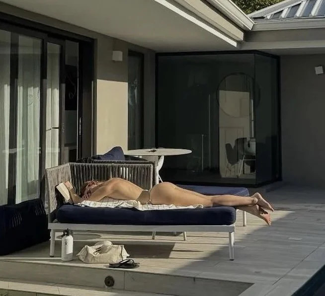 Sophie Nélisse has the PERFECT ass image 2