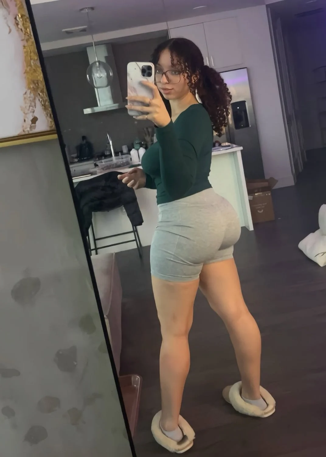 Damn I would love to have a night with her image 4